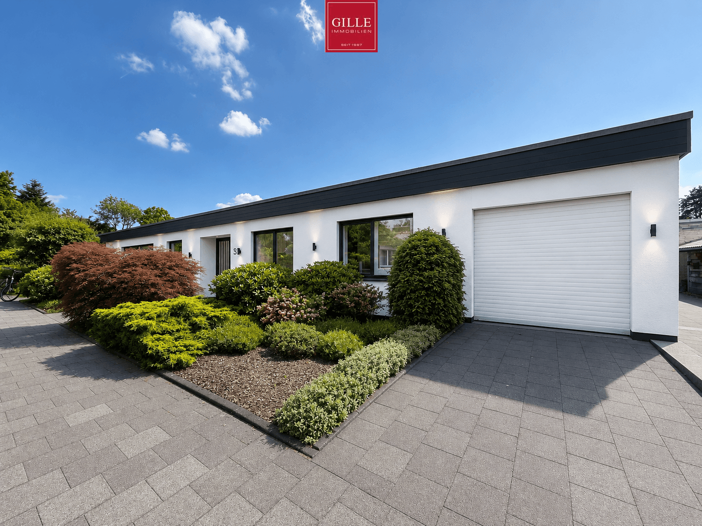 Stilvoller Bungalow mit beeindruckendem Raumangebot, traumhaftem Garten und Garage in Reuschenberg
